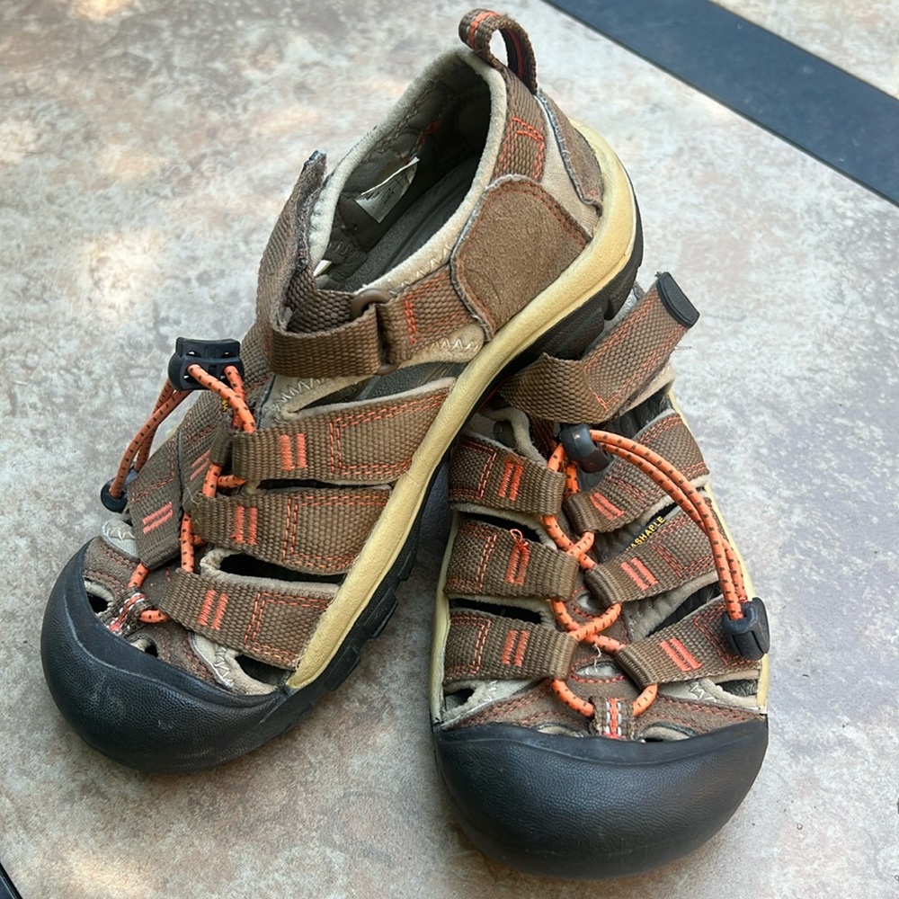 Boys Newport Keen sandals - size 1